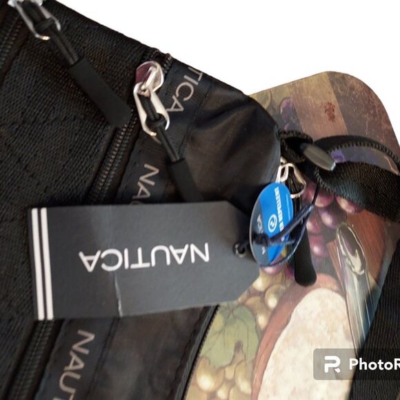 -New NAUTICA Water Resistant cross body purse New - Picture 3 of 3